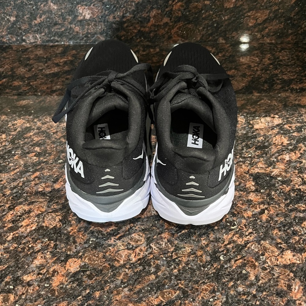 Hoka One One Black/White Clifton 8 Sz. 6D - Picture 3 of 7